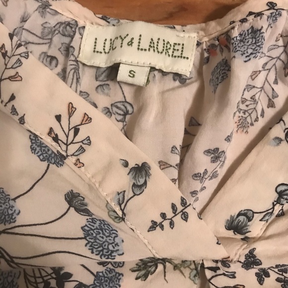 Cute floral blouse size small - Picture 5 of 8